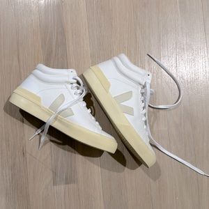 BRAND NEW Veja Hightops!